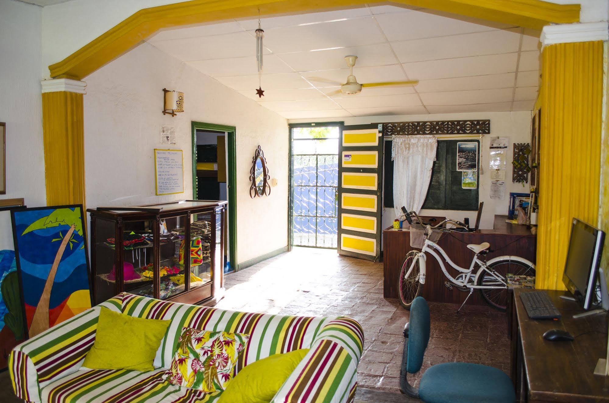 Hostel Villa Mary Taganga Exteriör bild