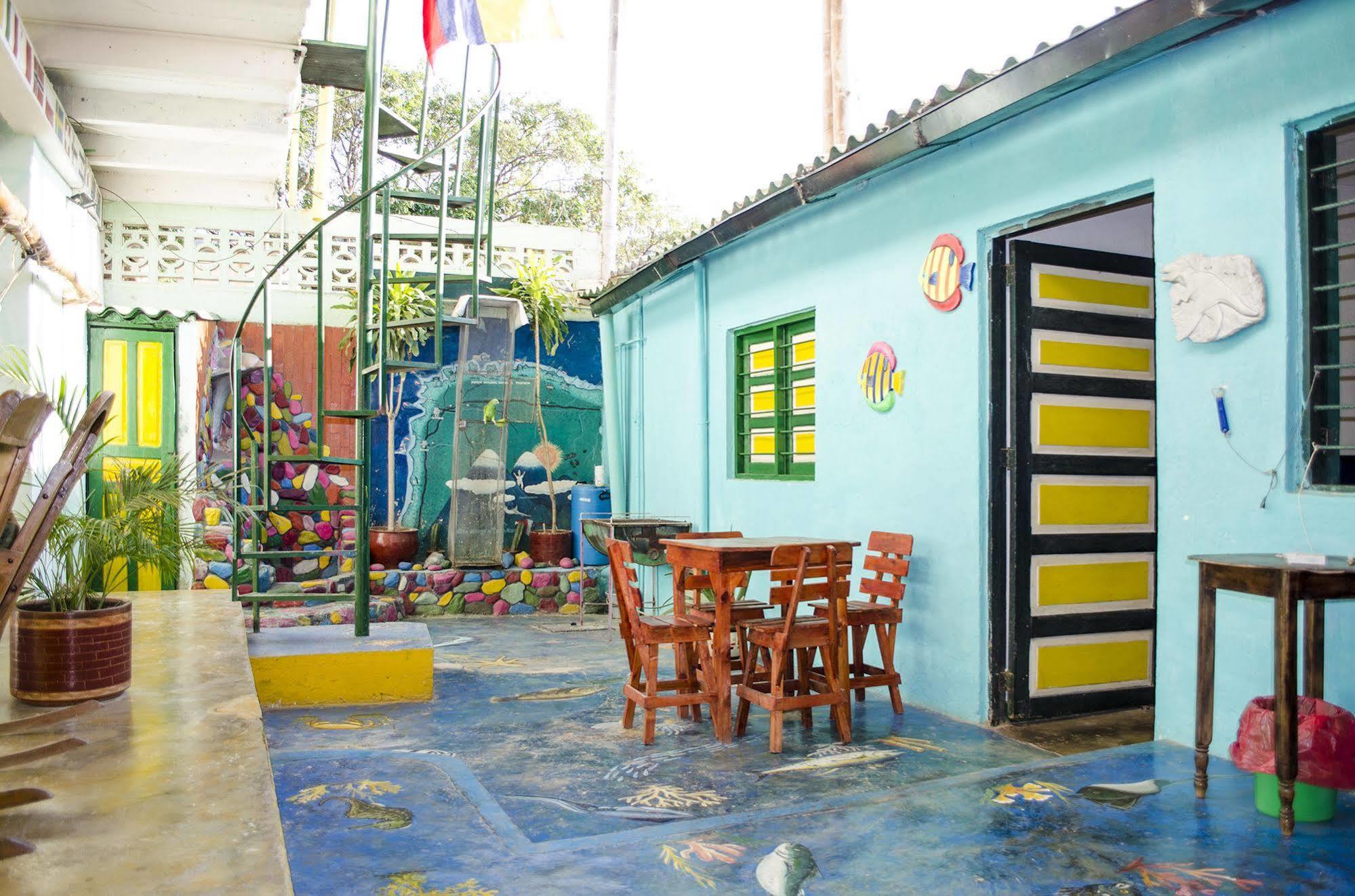Hostel Villa Mary Taganga Exteriör bild